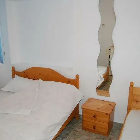 Casa Cu Castan Gazde/Camere de închiriat Eforie Nord