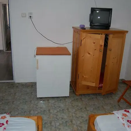 בית אירוח Casa Cu Castan