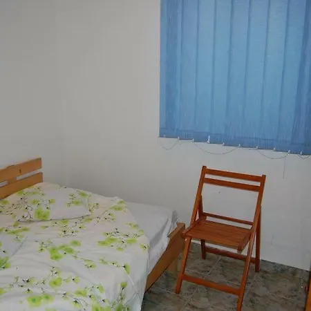 Casa Cu Castan Gazde/Camere de închiriat Eforie Nord