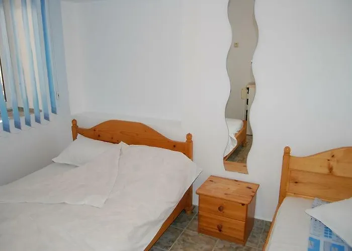 Casa Cu Castan Gazde/Camere de închiriat Eforie Nord