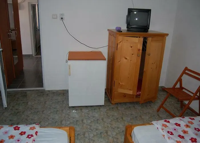 Gazde/Camere de închiriat Casa Cu Castan