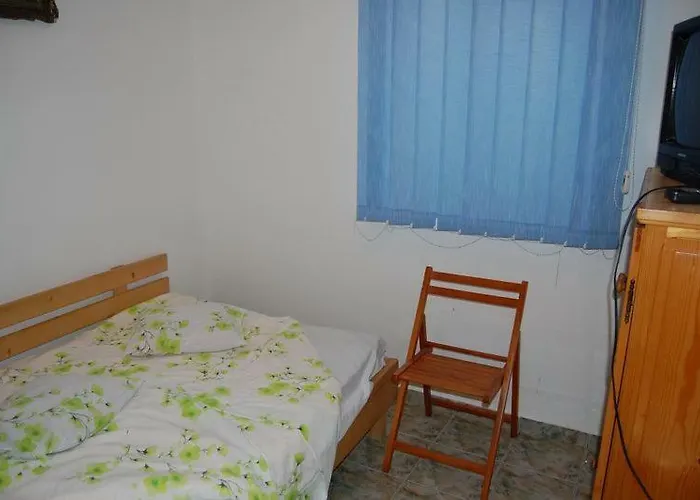 Casa Cu Castan Gazde/Camere de închiriat Eforie Nord