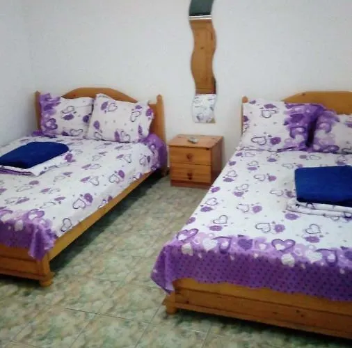 Gazde/Camere de închiriat Casa Cu Castan